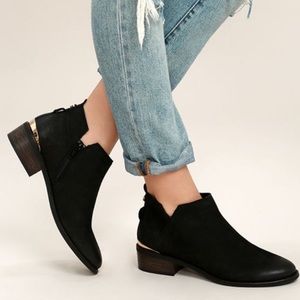 Steve Madden Black Leather Kessey Ankle Bootie